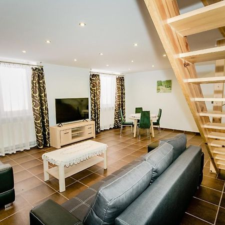 Апартаменти Apartament Stalowa Стальова-Воля Екстер'єр фото