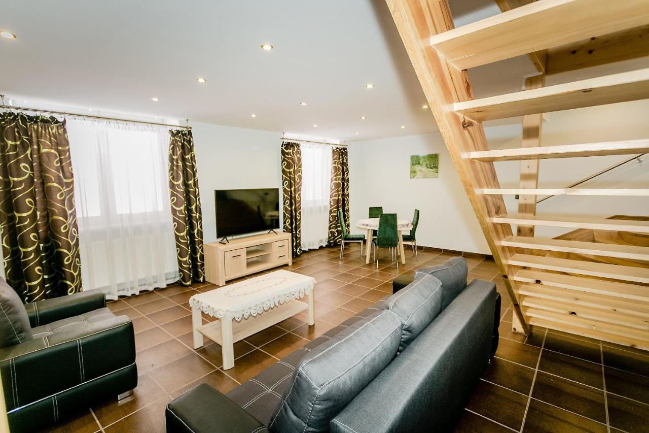 Апартаменти Apartament Stalowa Стальова-Воля Екстер'єр фото